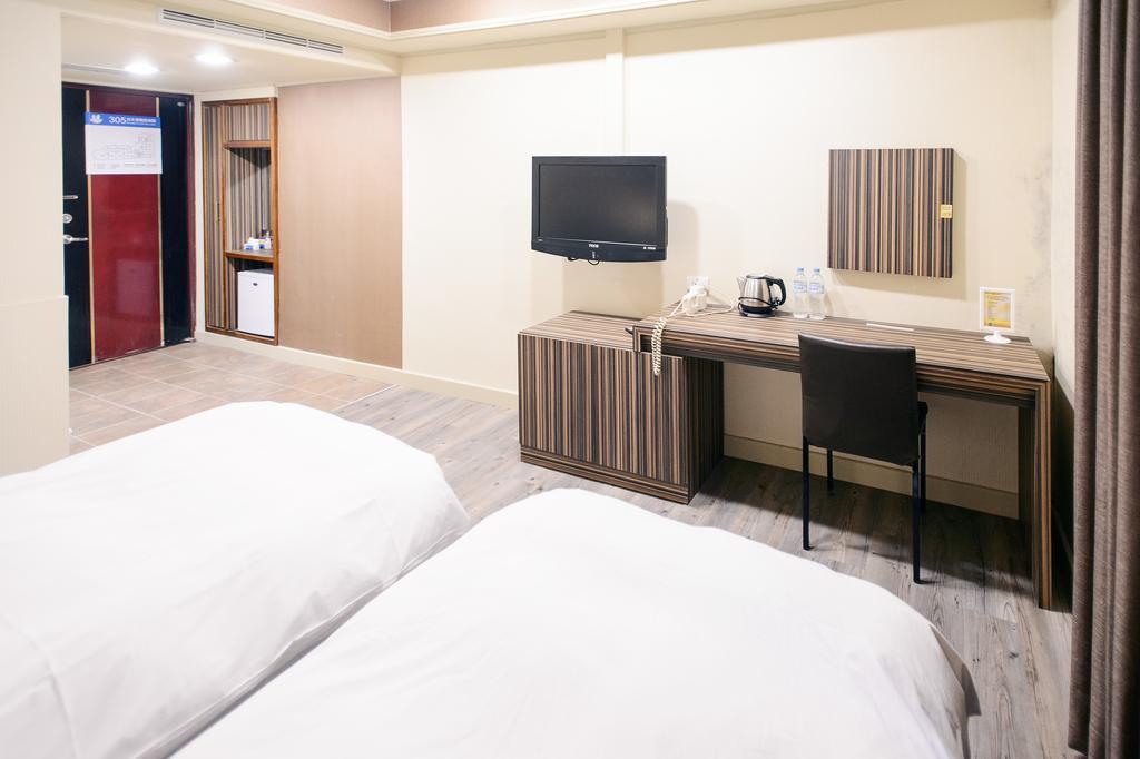 Duke Business Hotel Zhongli Exterior photo